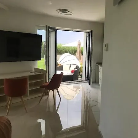 Balatonparti Gyoengyszem Apartment *
