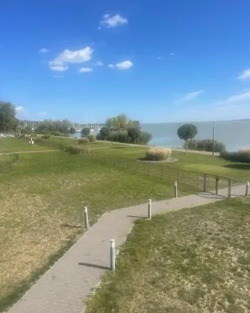 Balatonparti Gyoengyszem Apartament